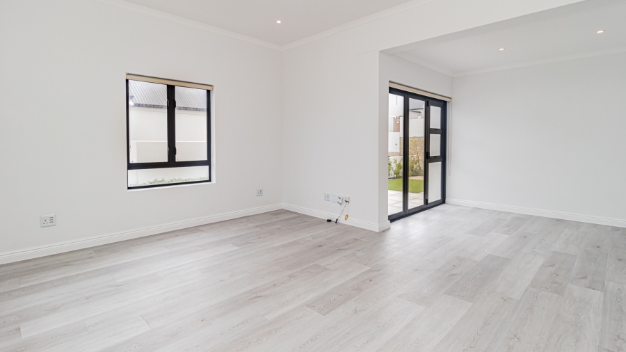 2 Bedroom Property for Sale in Middedorp Western Cape